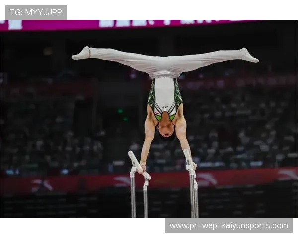 “东安湖体育公园龙舟赛:队员齐心协力争夺荣耀” “东安湖体育公园龙舟赛:队员齐心协力争夺荣耀”